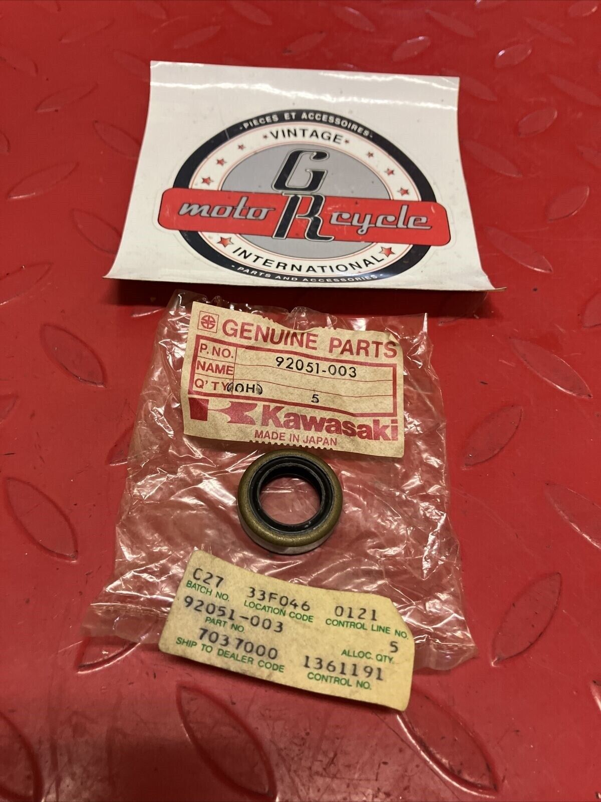 NOS KAWASAKI OIL SEAL 92051-003 K18
