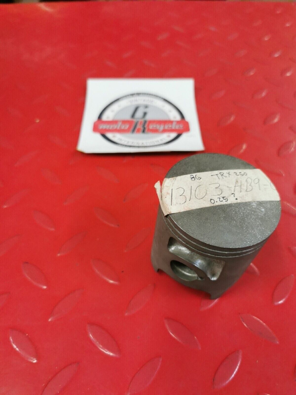 NOS HONDA TRX250 1986 PISTON  0.25 13103-HB9-000 H40
