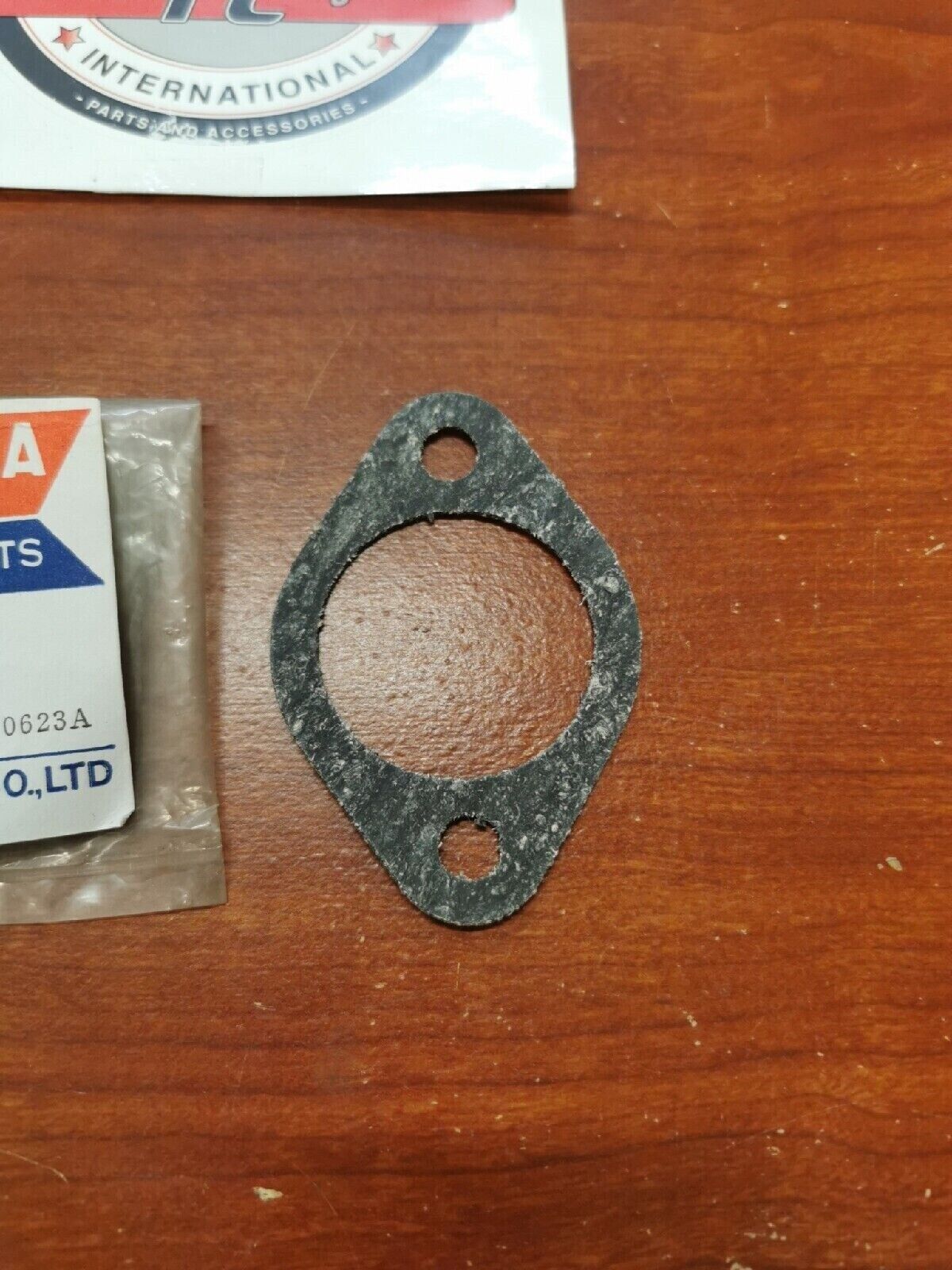 NOS Yamaha GP433 GP338 INTAKE MANIFOLD GASKET 828-13556-00-00 Y78