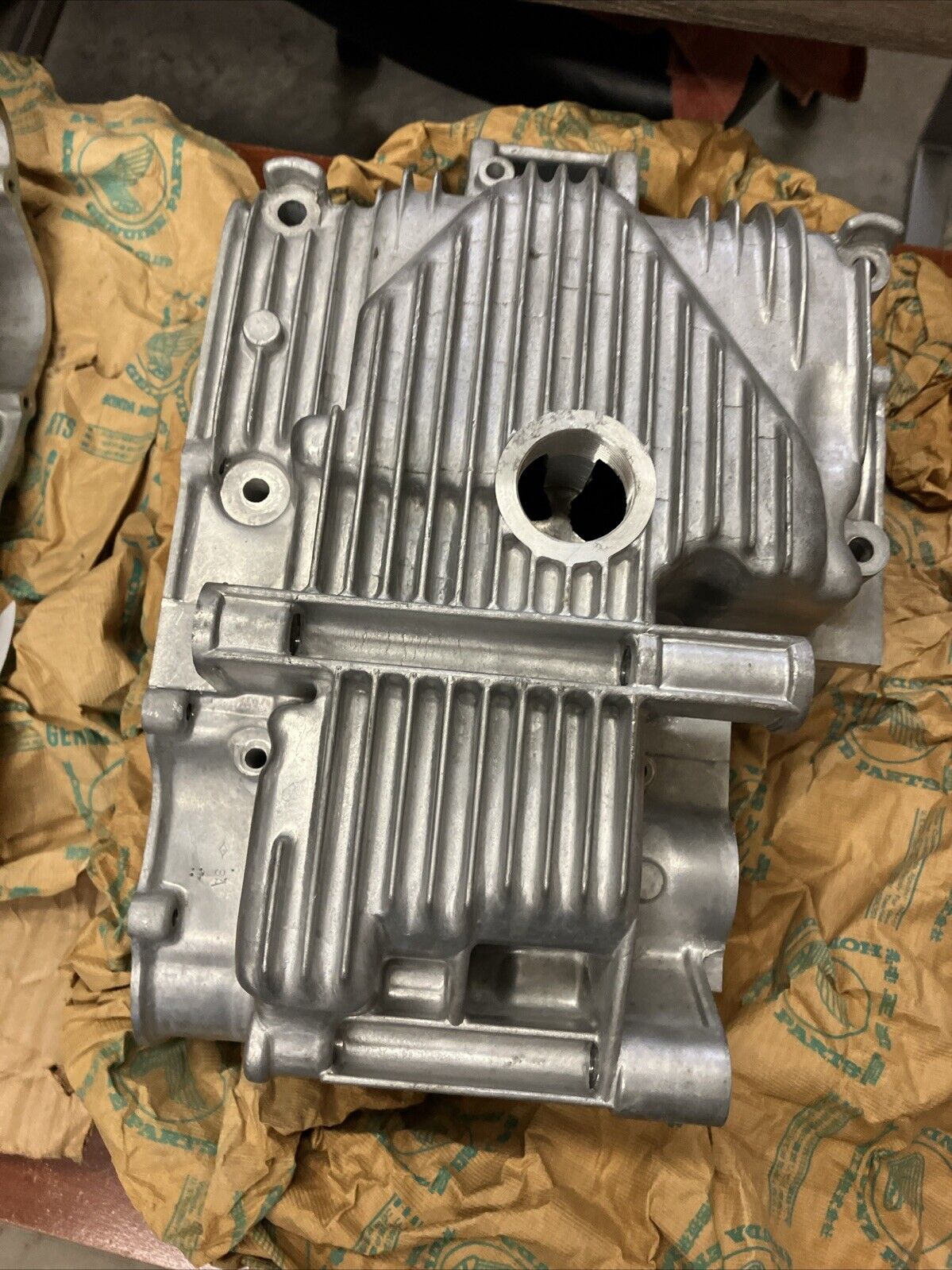 NOS Honda CB450 CL450 UPPER & UNDER CRANKCASE 11100-292-080 11200-292-080 H153