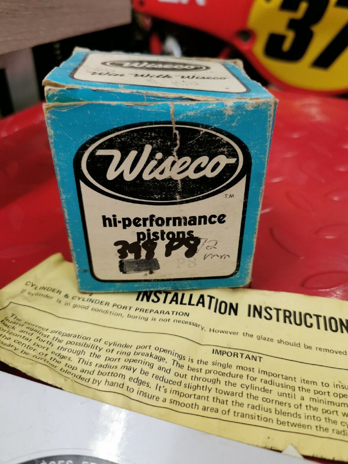 NOS WISECO  YAMAHA YZ250 1974 1975 PISTON Kit  2.00 OVER NO PIN  398 P8 J10