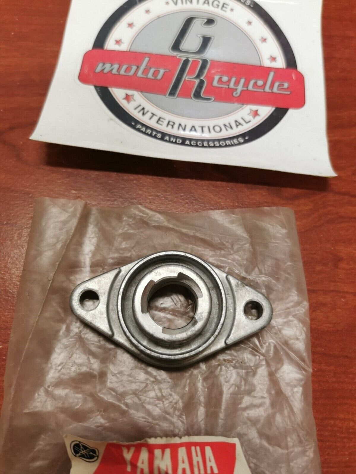 NOS Yamaha XS1 XS2 TX650 PUSH SCREW HOUSING 256-16396-00-00 Y92