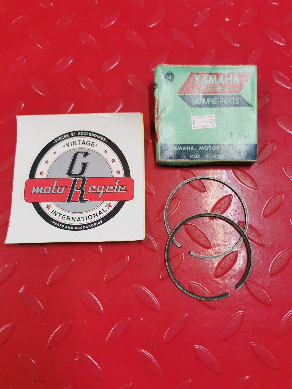 NOS YAMAHA DT250 1974 - 1976 PISTON RING SET 1ST 438-11610-10-00 Y33