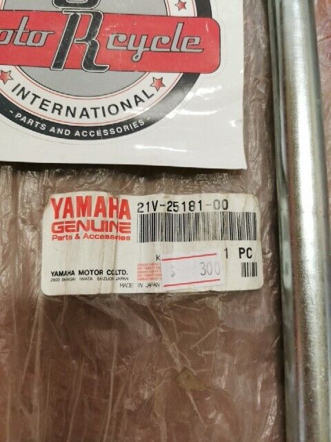 NOS Yamaha YTM200 WHEEL AXLE 21V-25181-00-00 Y103
