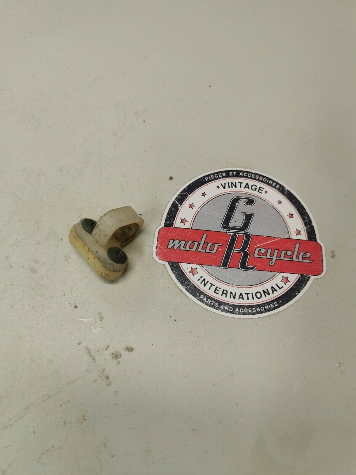 Suzuki RM125 1991 rear brake hose guide clamp bracket holder seat 61197-27C00