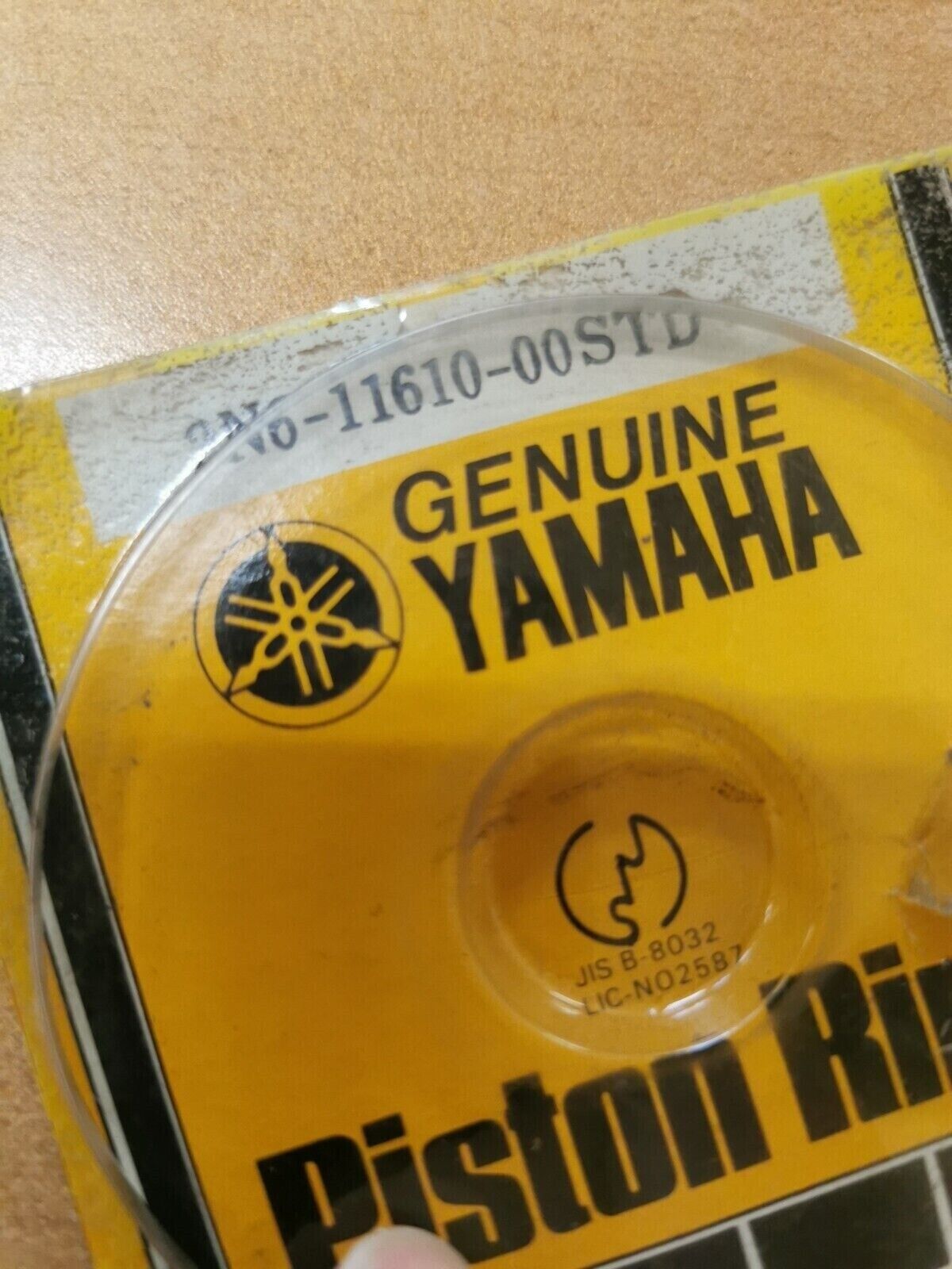 NOS YAMAHA   DT250 PISTON RING  SET STD  2N6-11610-00-00 Y48