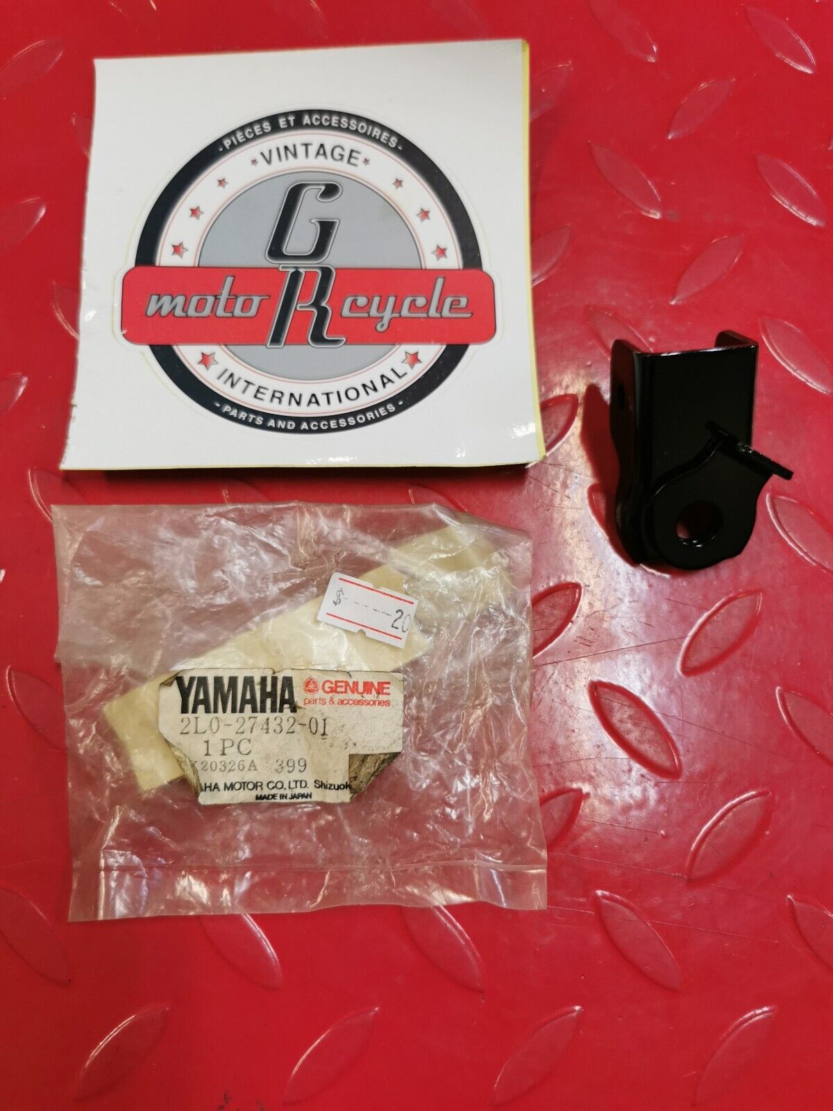 NOS YAMAHA XS400 XS360 1976 - 1981 BRACKET 2L0-27442-01-00 Y30