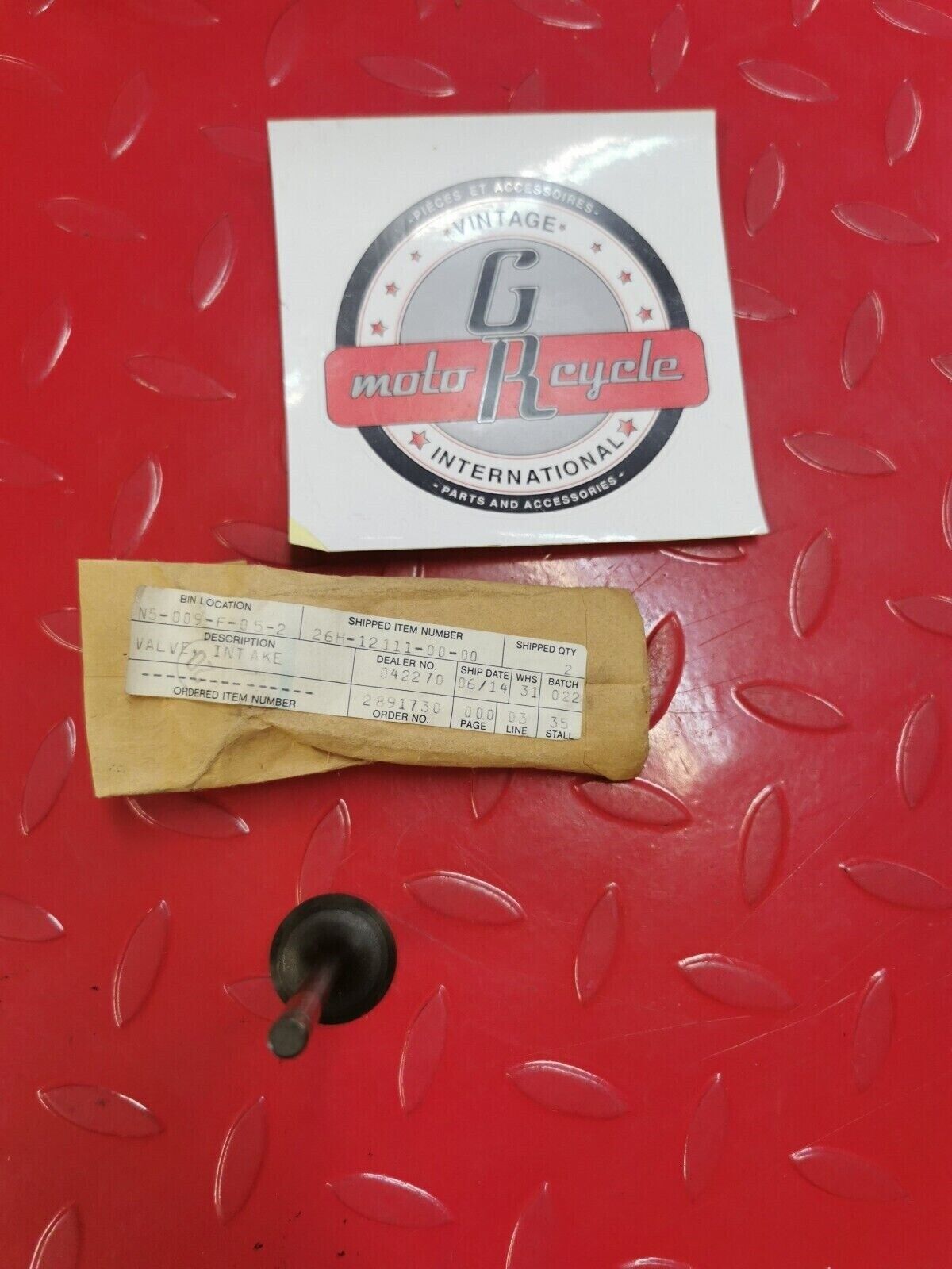 NOS YAMAHA INTAKE VALVE 26H-12111-00-00 SUPERCEDED 26H-12111-11-00 Y26