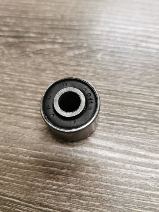 NOS YAMAHA ENGINE MOUNT DAMPER 2E9-15316-00-00 Y55