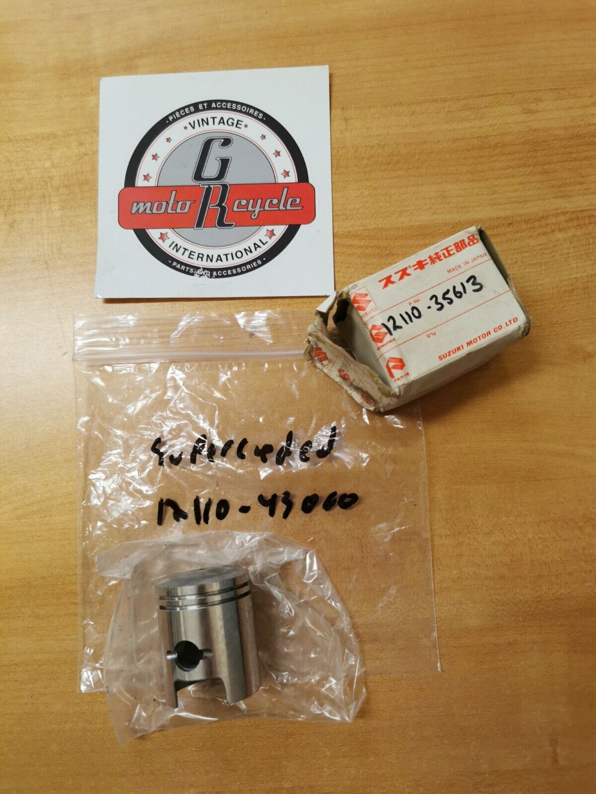 NOS SUZUKI PISTON STD 12110-35613 Superseded by 12110-43000 S7