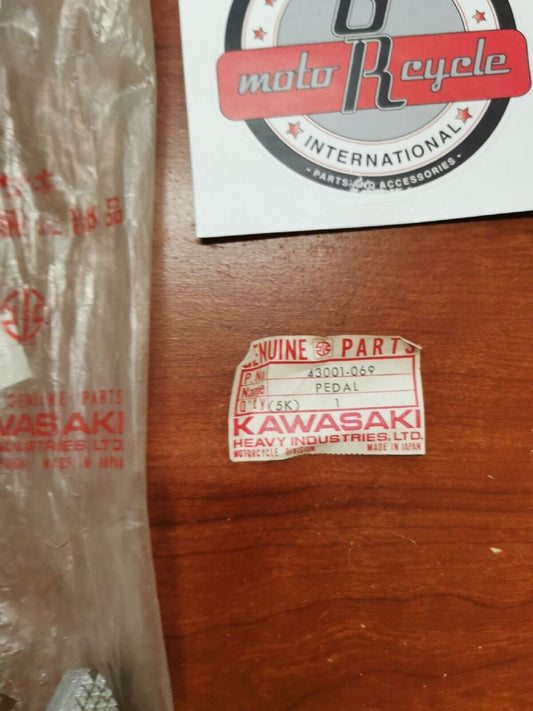 NOS Kawasaki 1976 - 1979 KZ750 PEDAL BRAKE 43001-069 K24