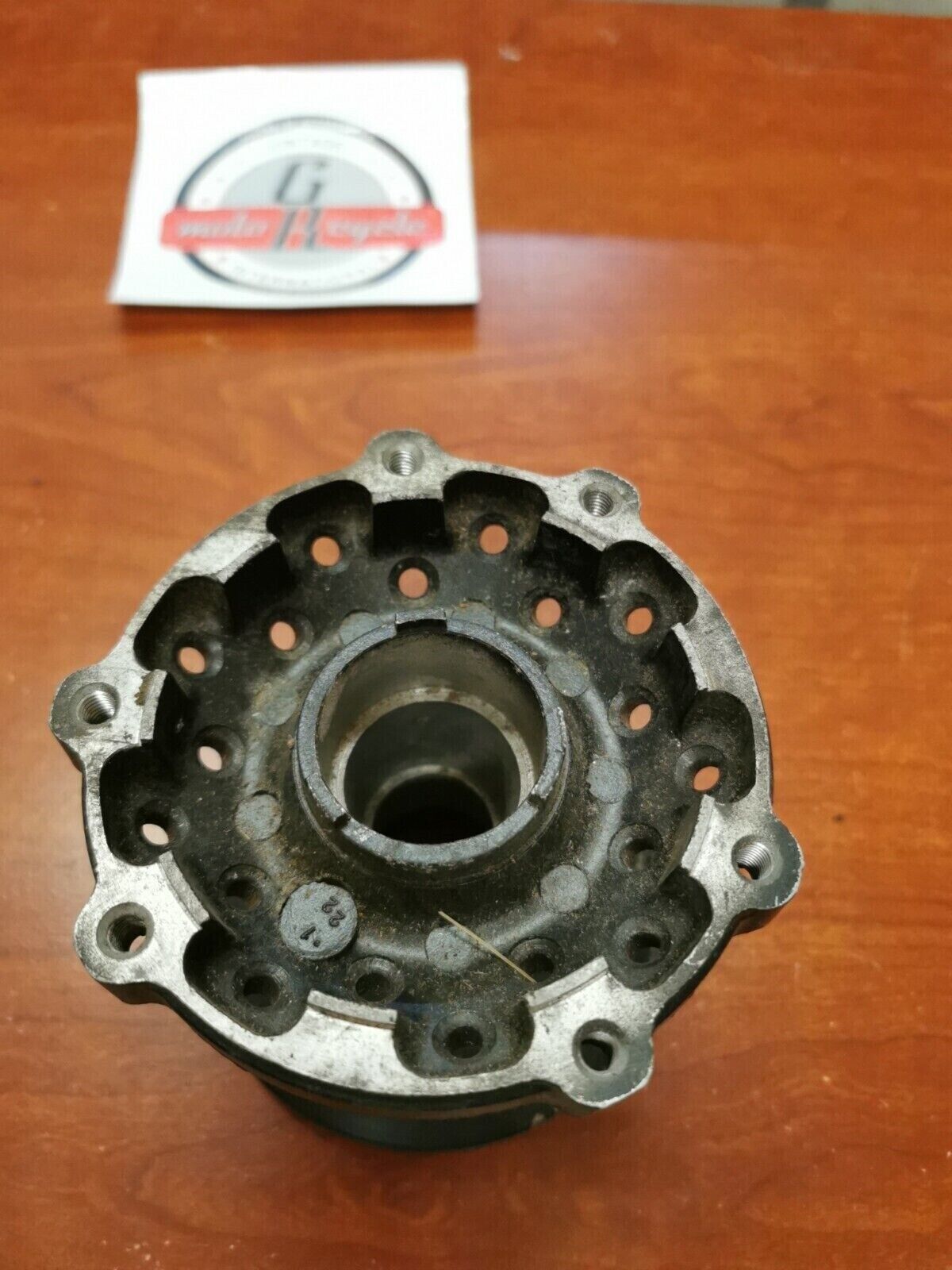 NOS Yamaha IT200 XT350 TT600 TT225 XT225 FRONT HUB 34X-25111-02-98 Y85