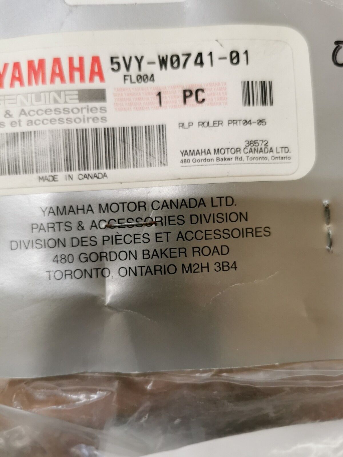 NOS YAMAHA YZFR1  2004 - 2006   FRAME SLIDER 5VY-W0741-01   Y44