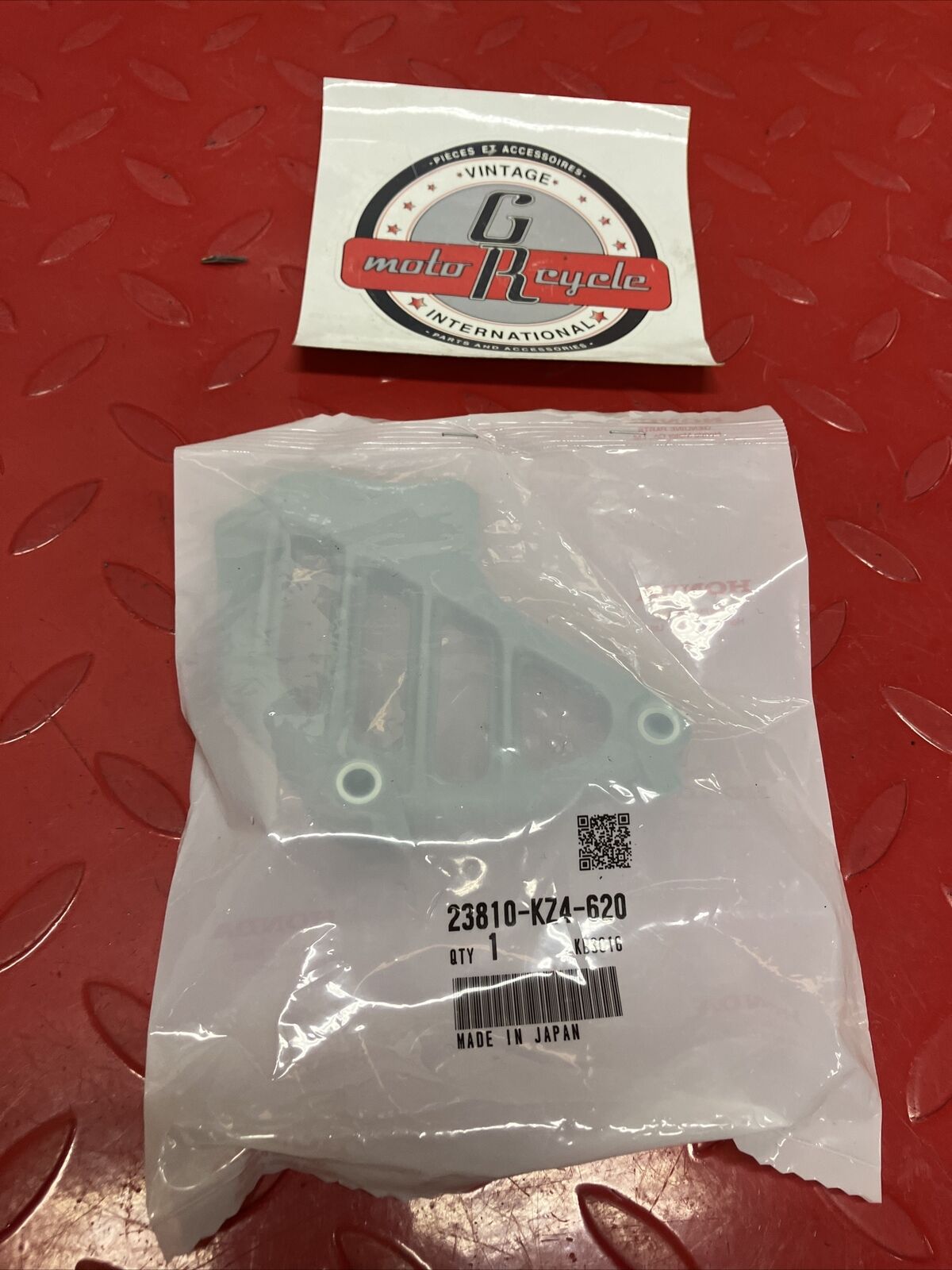 NEW Honda CR125R 1995 - 2007 SPROCKET COVER GUARD 23810-KZ4-620 H99