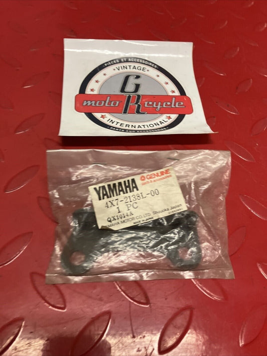 NOS YAMAHA BRACKET 2 4X7-2138L-00-00  Y64