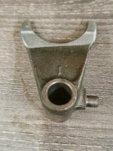 NOS HONDA CR250R 1984 FORK RIGHT GEAR SHIFT  24211-KA4-740  H76