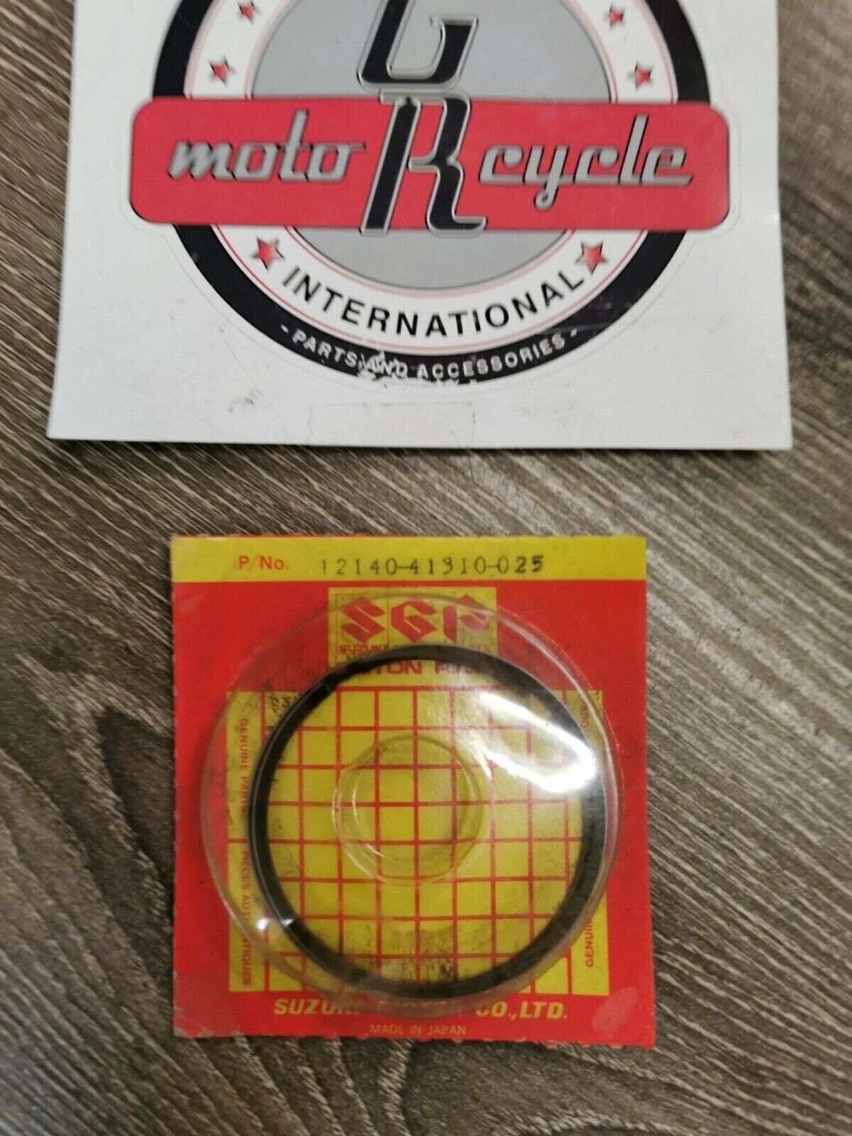 NOS SUZUKI RM125 1975 - 1980  RING SET PISTON O.25 12140-41310 S24