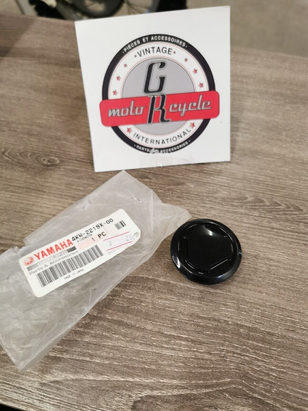 NOS YAMAHA XVS95 XV1600 2003 - 2014   COVER  4KM-2219X-00-00 Y51