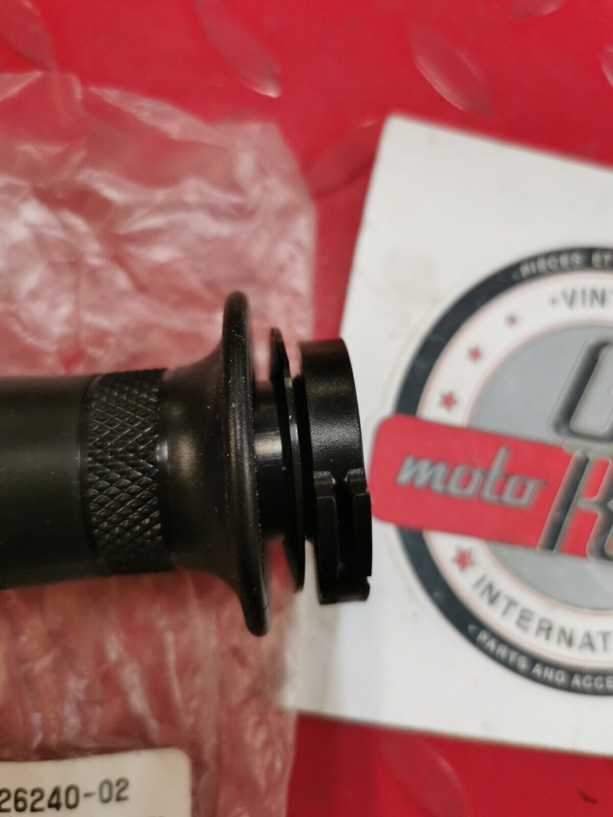 NOS Yamaha VMX17 FZ6R FZ1 FZR6 FZ09 FZ10 XSR900 MT10 GRIP 4YR-26240-02-00 Y41