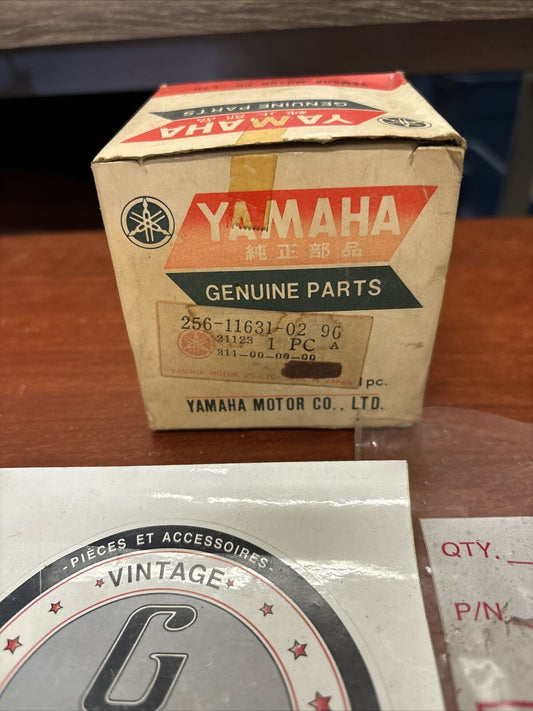 NOS Yamaha TX650 XS1 XS2 PISTON STD 0.96 256-11631-02-96 SUB 256-11631-01-9 Y176