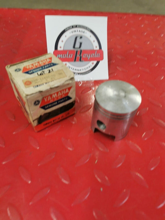 NOS YAMAHA YM1 1965  1966  PISTON STD  159-11631-00-96  Y50
