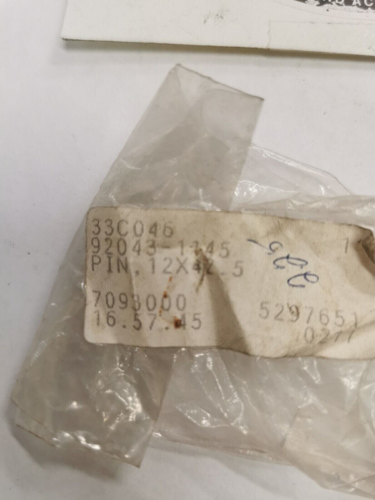 NOS KAWASAKI Pin 12x42.5  92043-1145 K33