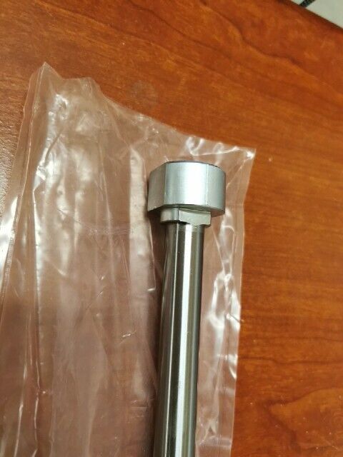 NEW NOS HONDA  XL125S  XL185S 1981 - 1984  Rear Wheel Axle 42301-437-710  H29