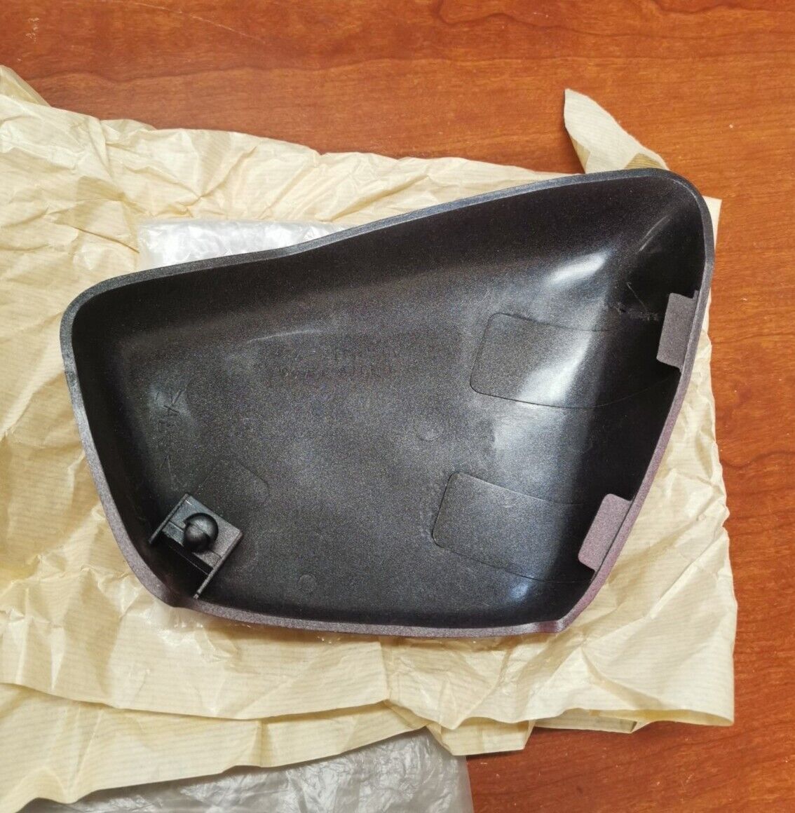 NOS Yamaha XV700 XV1000 SIDE COVER 1 ROMANESQUE CRIMSON 42X-21711-00-1W Y88