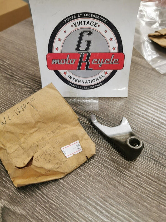NOS YAMAHA YZ100 YZ125  SHIFT FORK 1W1-18511-01  Y57