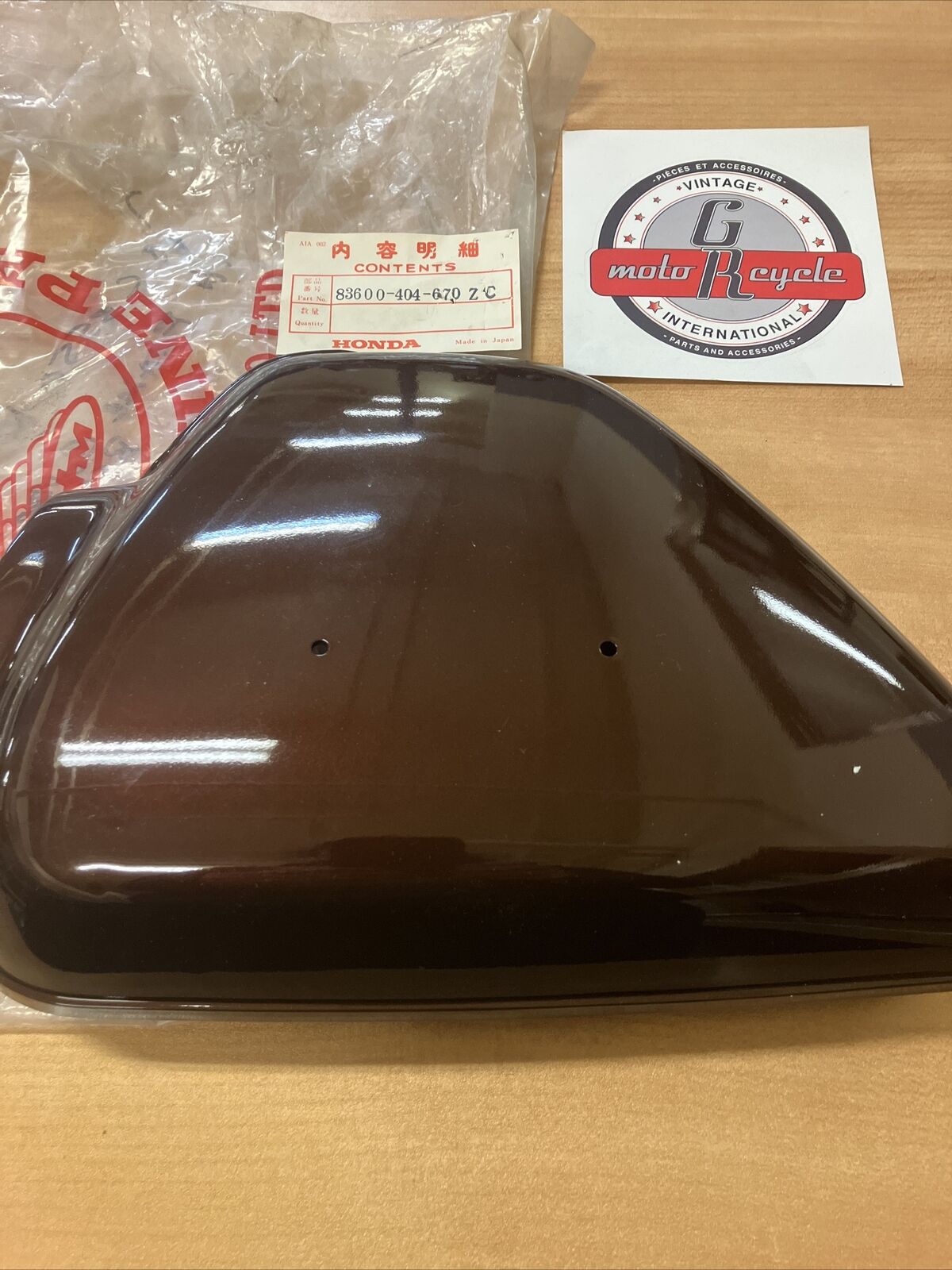 NOS HONDA CB550K 1977 COVER  R  SIDE  BROWN  83600-404-670ZC  H18