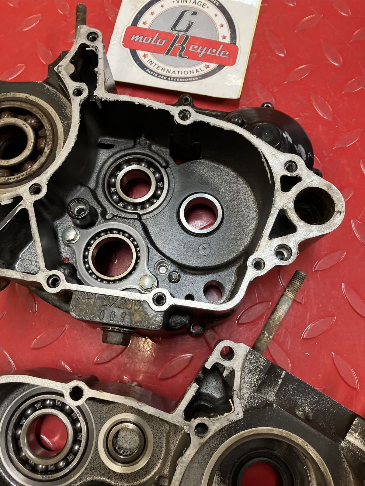 Kawasaki KDX200 1987 crankcase crank case left right 1986