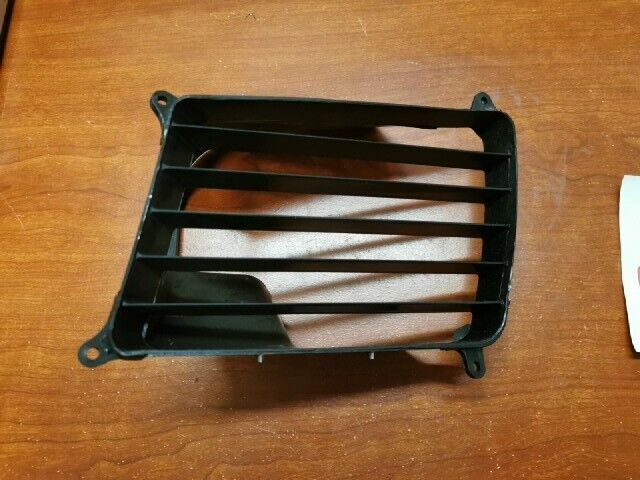 NOS Honda GL1500 RIGHT SIDE UNDER COWL LOUVER BROKEN PIN 64285-MN5-000 H106