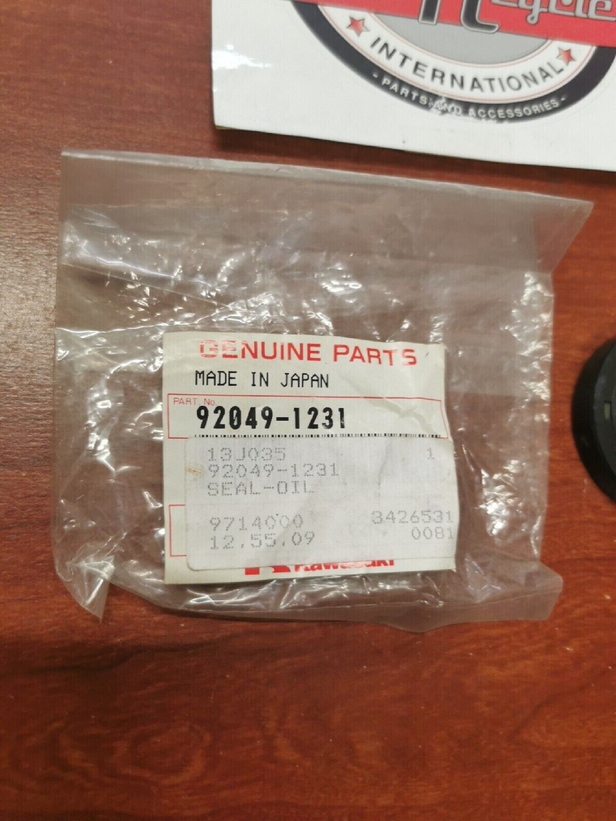 NOS Kawasaki KLF300 KLF220 KLF250 OIL SEAL 92049-1231 K27