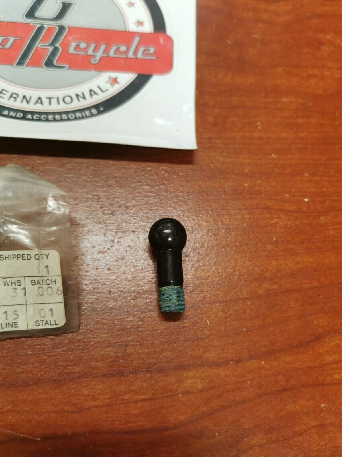 NOS YAMAHA FZ600 SRX600 FZR400 BOLT 90109-082A4-00 SUB. 90109-08224-00 Y72