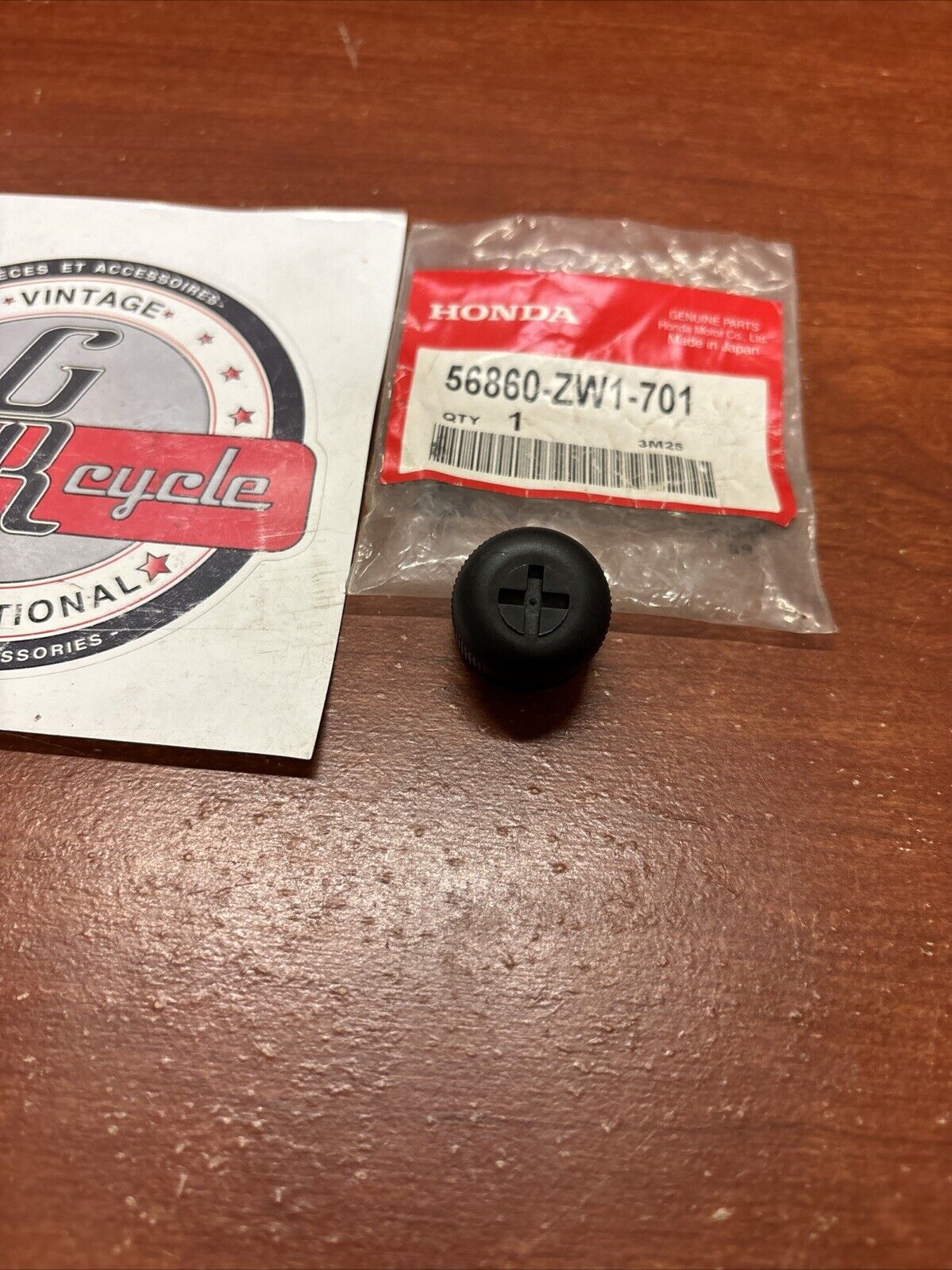 NOS Honda BF75 BF90 BF100 BF115 BF130 BF135 OIL TANK CAP 56860-ZW1-701 H185