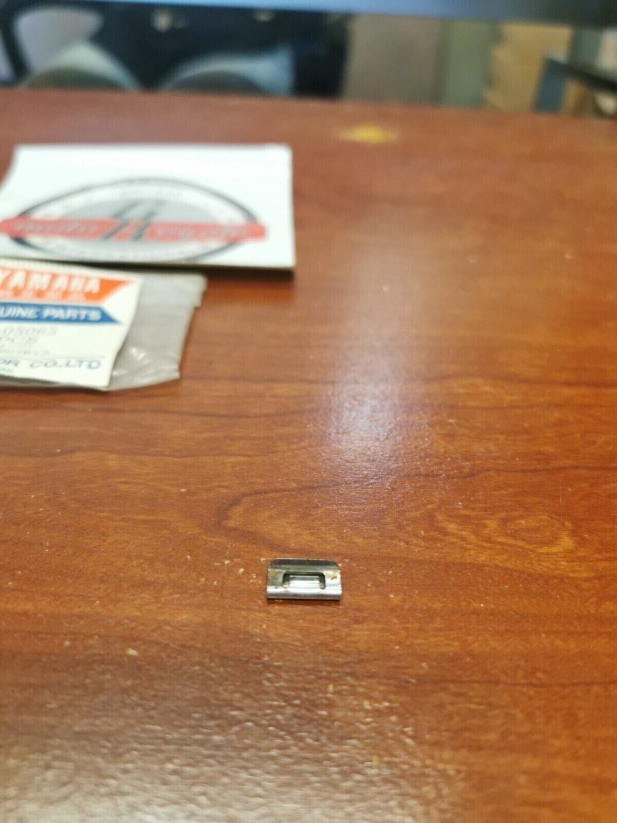 NOS YAMAHA SR500 XJ1100 XS1100 XS850 FUEL TANK CLIP 90468-03063-00 Y72