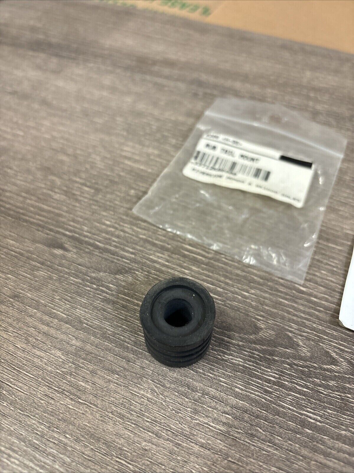 NOS Honda 1981 1982 XL100S TAILLIGHT MOUNTING RUBBER 33712-KA8-000 H121