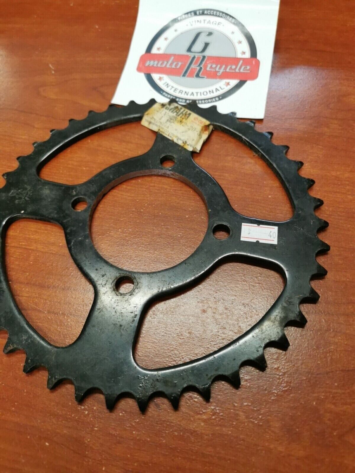 NOS Yamaha REAR DRIVE SPROCKET 42T 21V-25442-20-33 SUB. 21V-25442-20-00 Y89