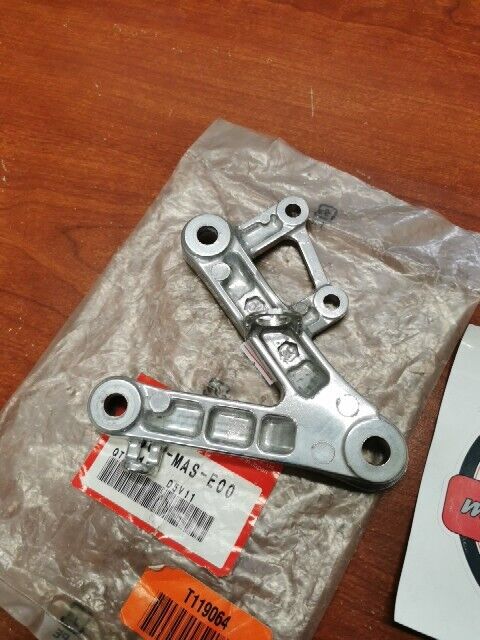 NOS Honda 1998 - 1999 CBR900RR RIGHT MAIN STEP HOLDER 50600-MAS-E00 H108