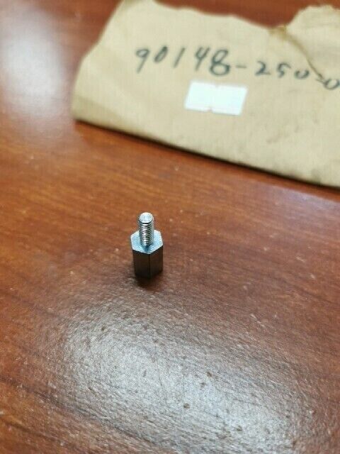 NOS Honda C70 C72 C75 C77 CA72 CA77 REAR WINKER BASE SCREW 90148-250-000 H68