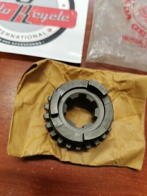 NOS Honda 1976 - 1978 CR125M COUNTERSHAFT 6TH 22T GEAR 23501-400-000 H69