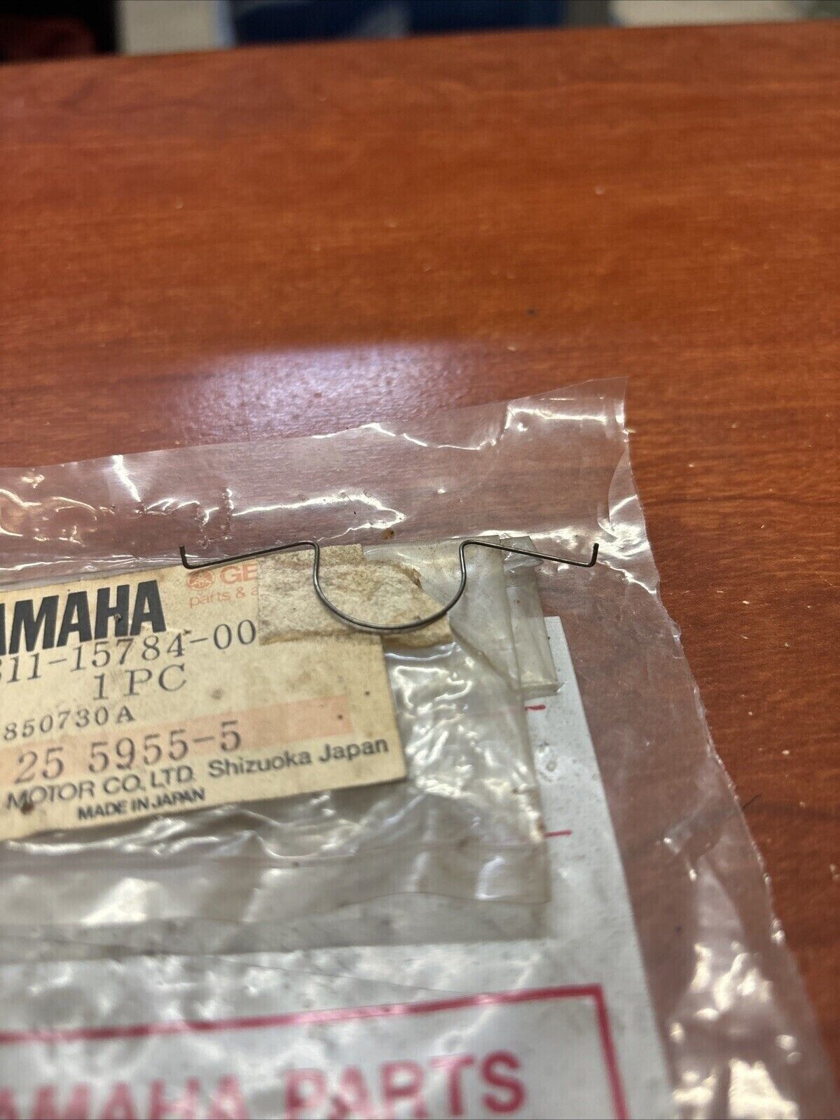 NOS Yamaha RETURN SPRING 811-15784-00-00 Y177