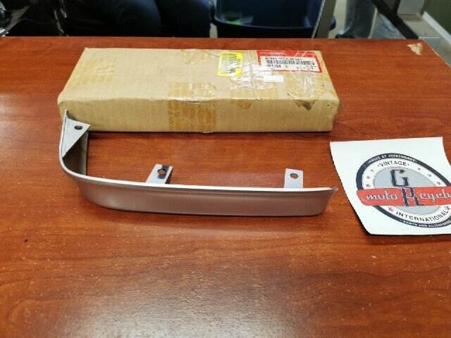 NOS Honda GL1800 LEFT REAR SADDLEBAG MOLDING 81482-MCA-000ZR H106