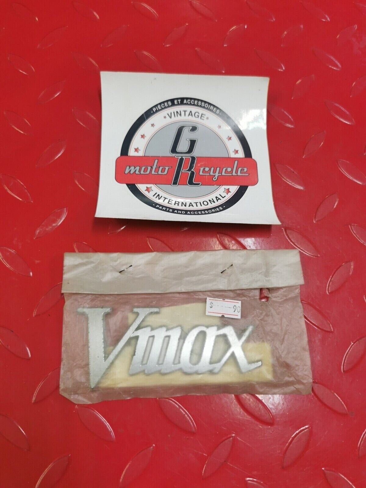 NOS YAMAHA VMX12 1986 - 2004 EMBLEM 1UT-21784-00-00 Y28