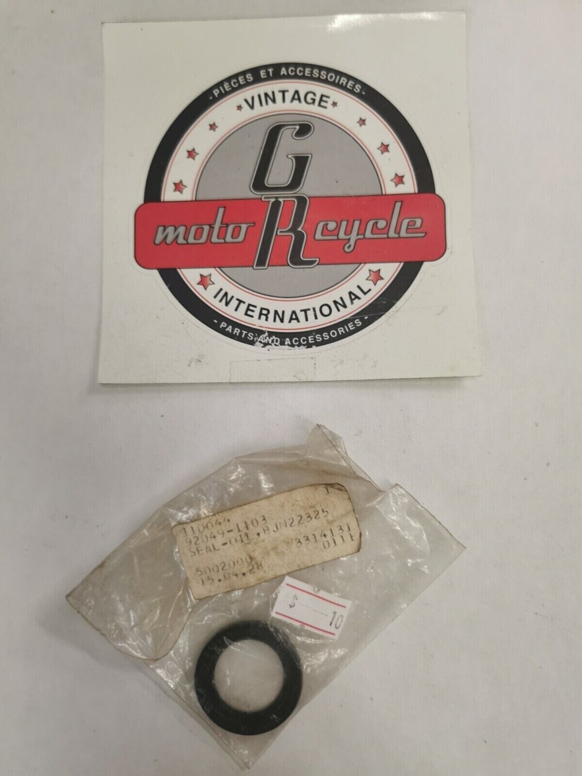 NOS KAWASAKI OIL SEAL 92049-1103 K33