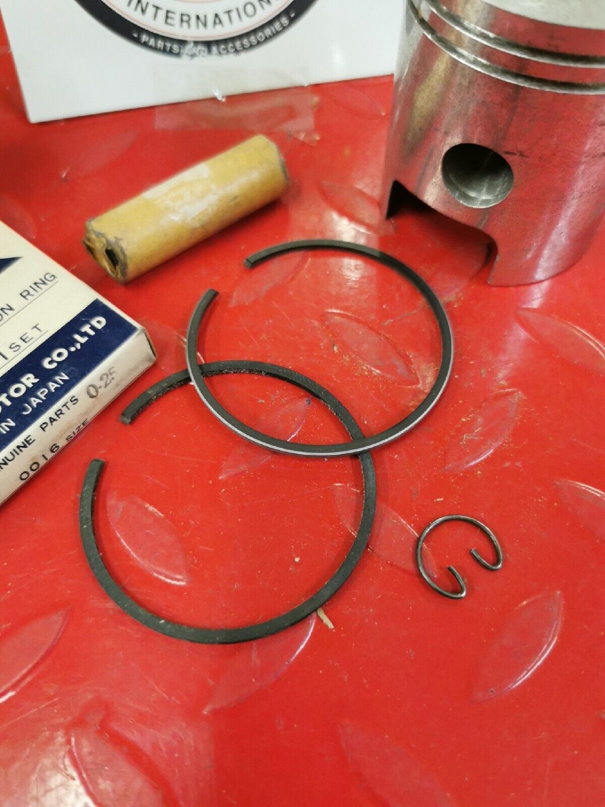 NOS YAMAHA YM1 YM1S 1965 PISTON 1 O/S 0.25  AND RING SET    159-11635-00-00  Y50