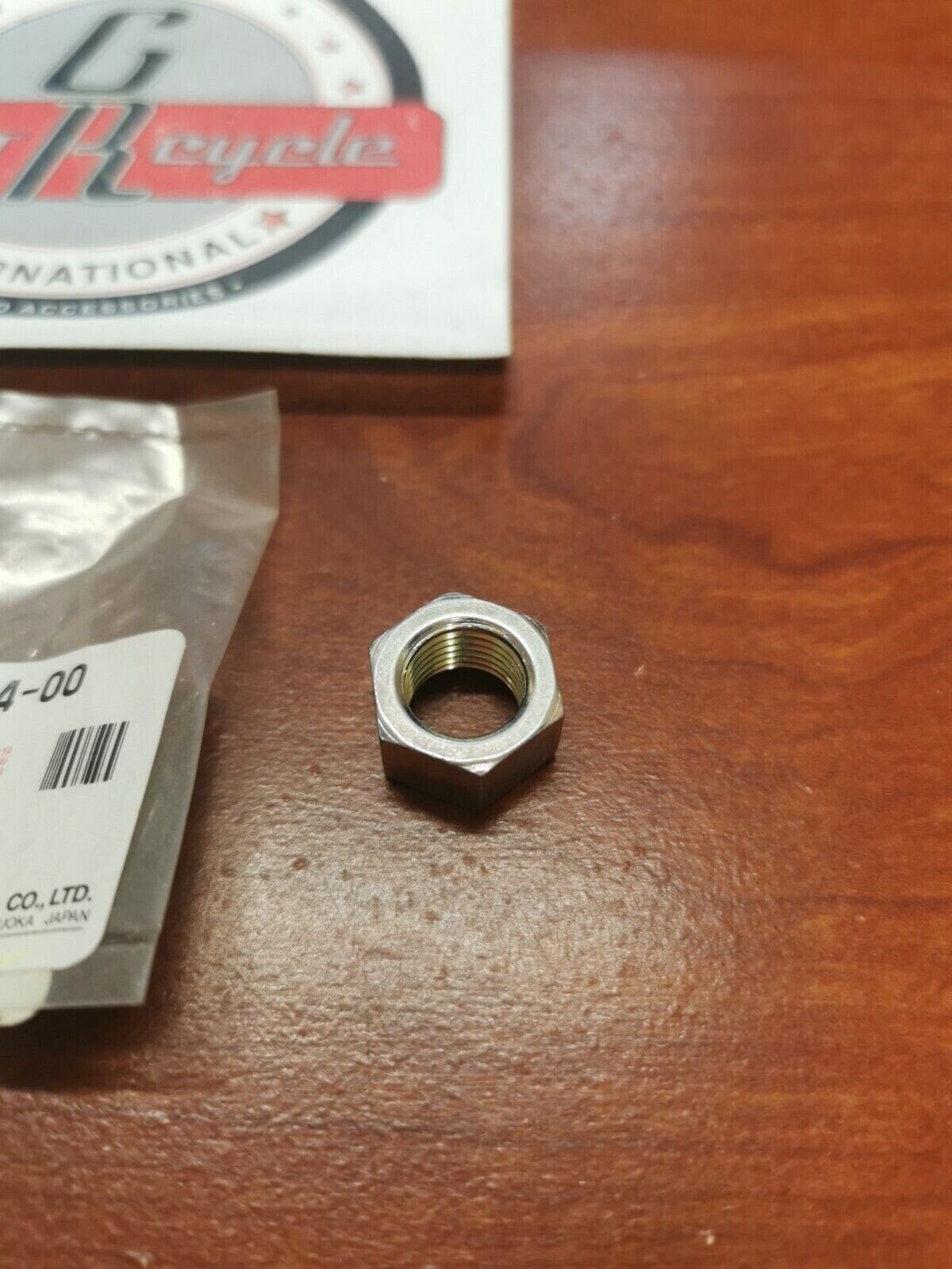 NOS Yamaha YFM350 YFM400 YFM250 YFM450 NUT 37S-23834-00-00 Y82