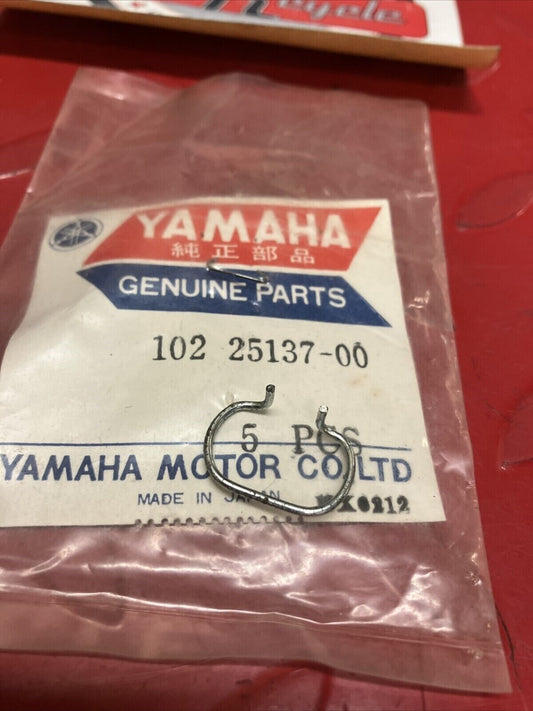 NOS YAMAHA STOP RING 102-25137-00-00 Y62