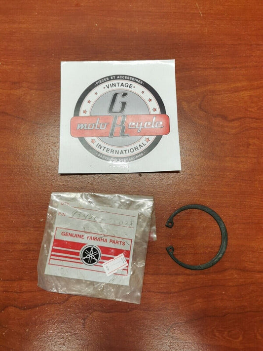 NOS Yamaha CIRCLIP R-TYPE 93420-55028-00 Y68