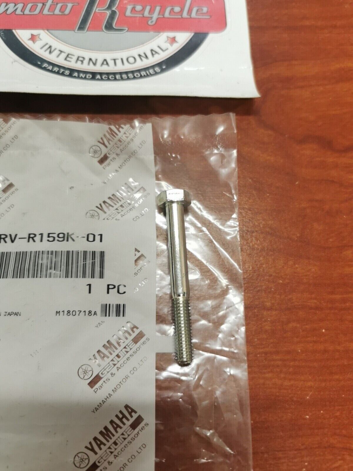 NOS Yamaha SPECIAL BOLT 7RV-R159K-01-00 Y82